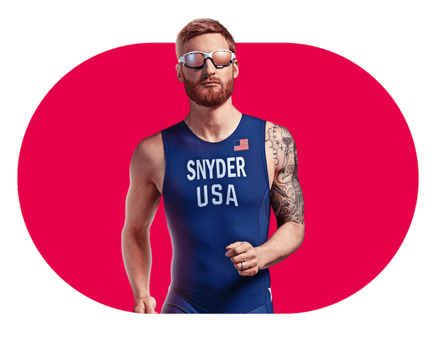 Brad Snyder de Team USA sobre un fondo rojo